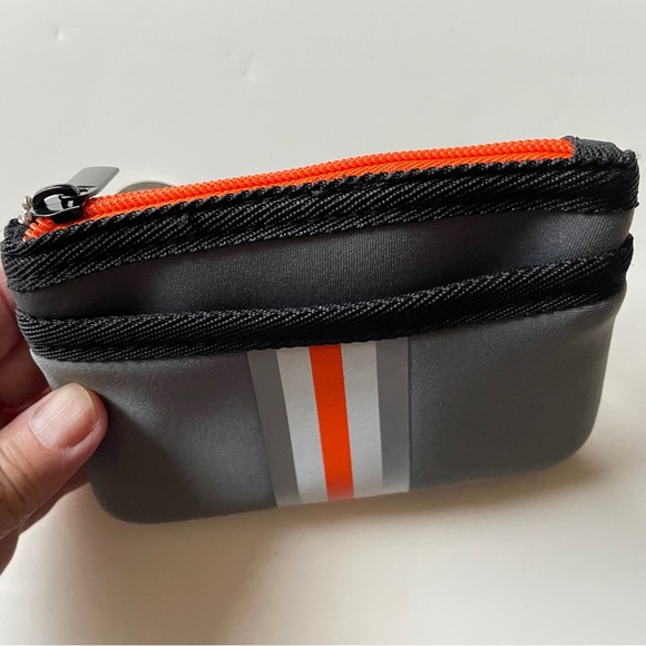 Adorable Haute Shore Neoprene Max Card case with 2 zipper closures. New - Picture 2 of 8